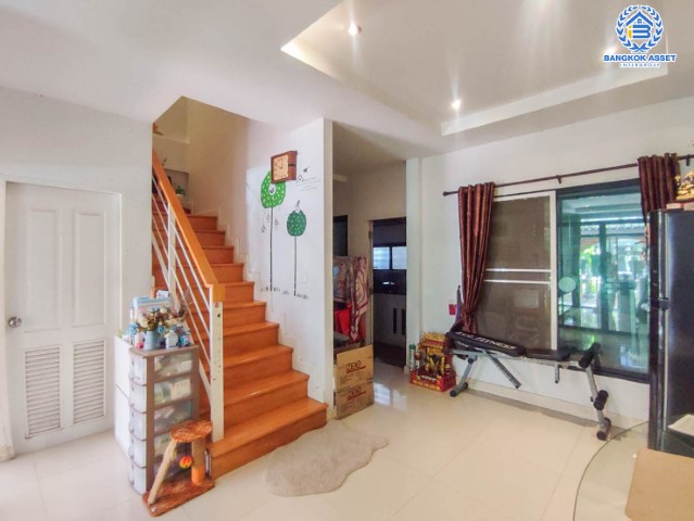 *****ทาวน์เฮ้าส์มือสองย่านนนทบุรี ม.เดอะวิลล่า บางบัวทอง เนื้อที่ 18.8 ตร.ว.ฟังก์ชัน 3 ห้องนอน 2 ห้องน้ำ 1 ที่จอดรถ แถมฟรี! 3 เครื่องปรับอากาศ 2 เครื่องทำน้ำอุ่น บนทำเลยอดเยี่ยม ติดถ.กาญจนาภิเษก ใกล้รถไฟฟ้าสายสีม่วง "สถานีคลองบางไผ่" และทางด่วน "กาญจนาภิเษก"